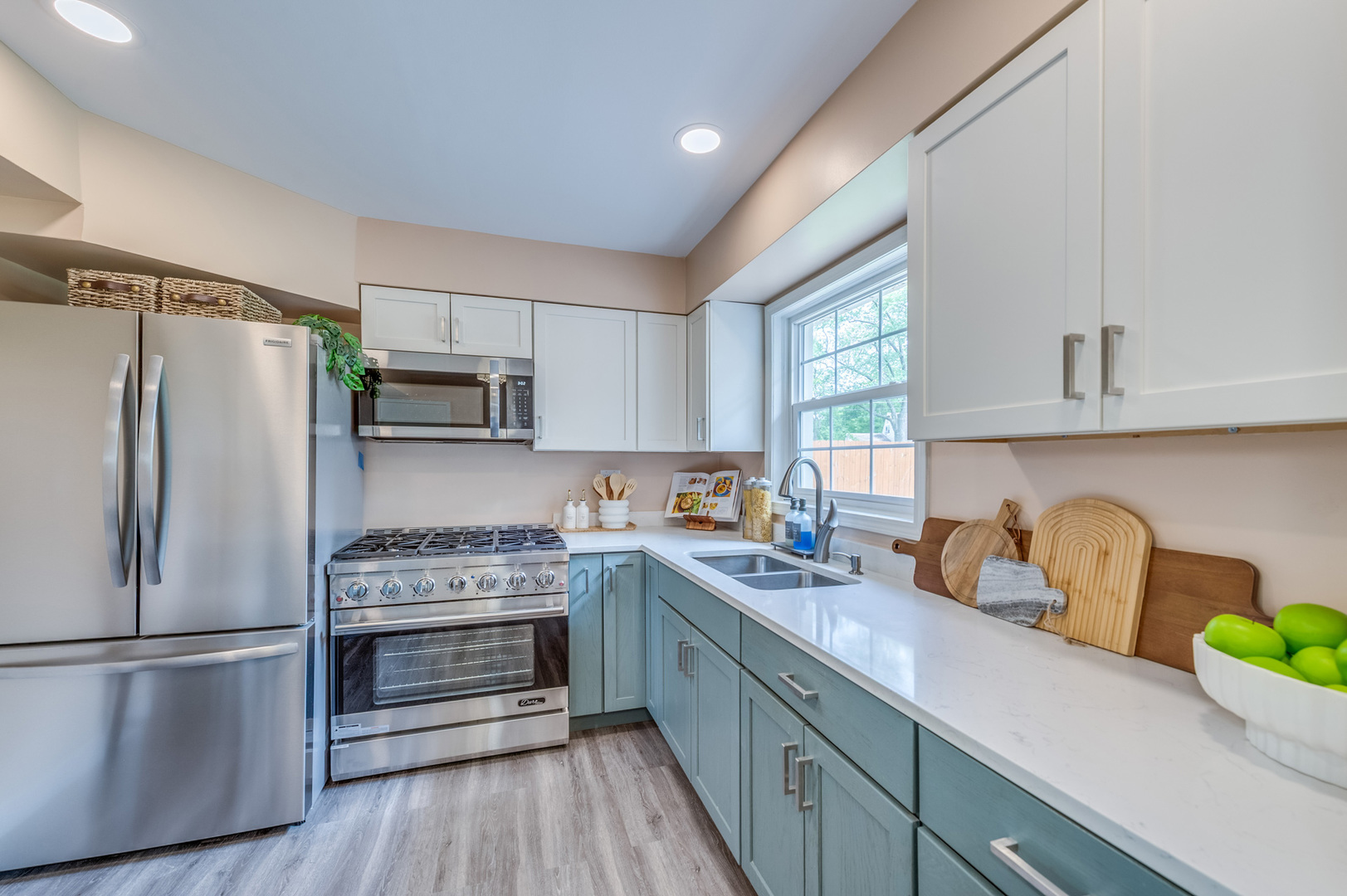407 Watseka Street Park Forest, IL 60466 - Photo 3 of 21 a kitchen with stainless steel appliances a refrigerator sink and microwave