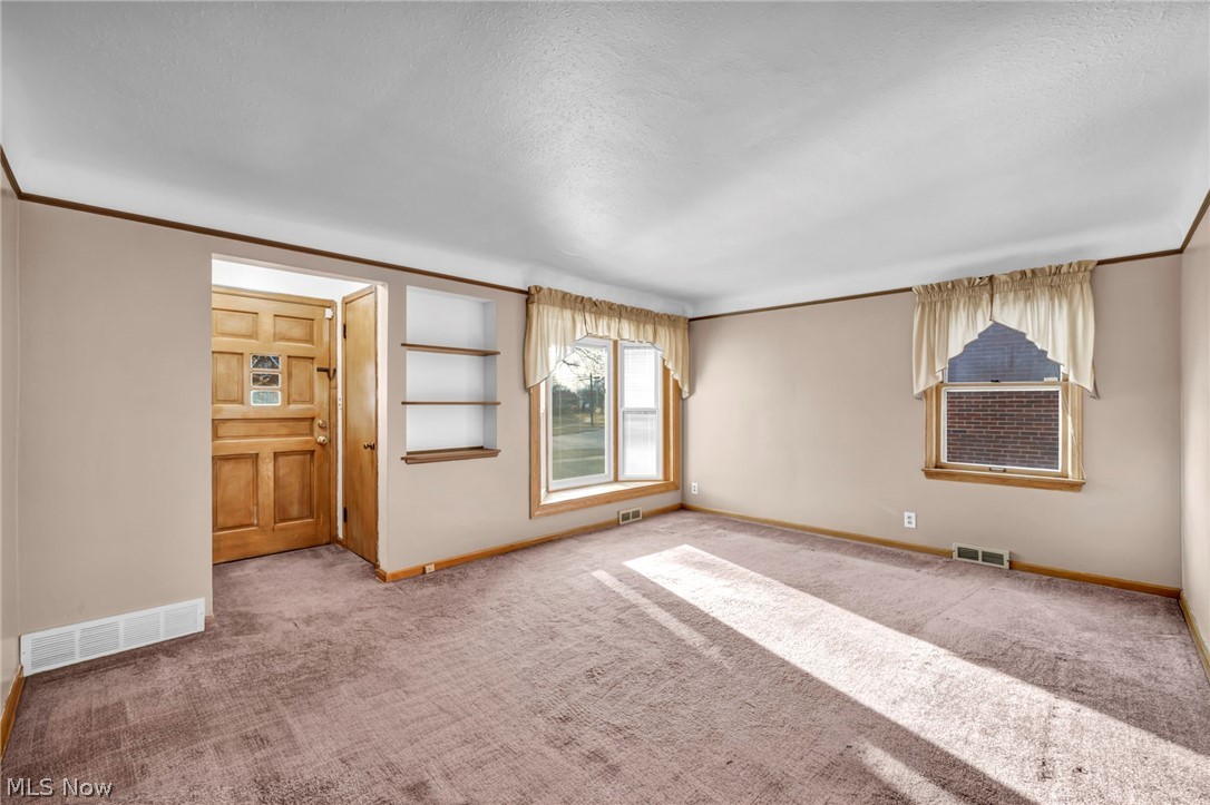 6471 Kerneywood Road Parma, OH 44129 - Photo 4 of 39