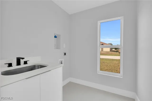 a view of an entryway with a livingroom