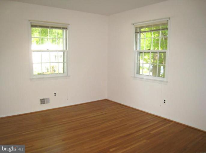 6149 Roxbury Avenue Springfield, VA 22152 - Photo 14 of 30 Bedroom #2