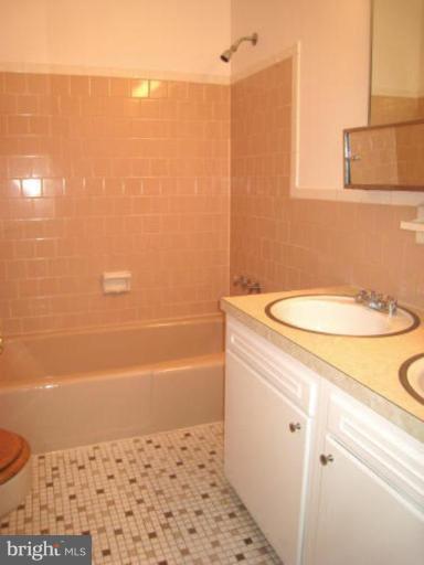 6149 Roxbury Avenue Springfield, VA 22152 - Photo 17 of 30 Bath #2
