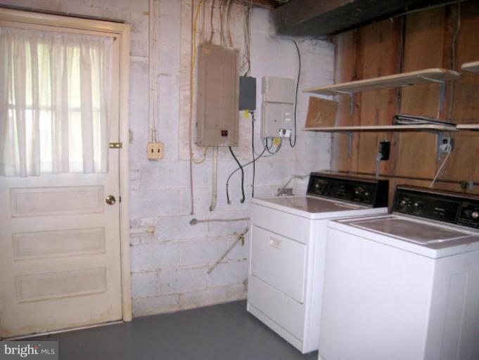 6149 Roxbury Avenue Springfield, VA 22152 - Photo 21 of 30 Laundry Area 1