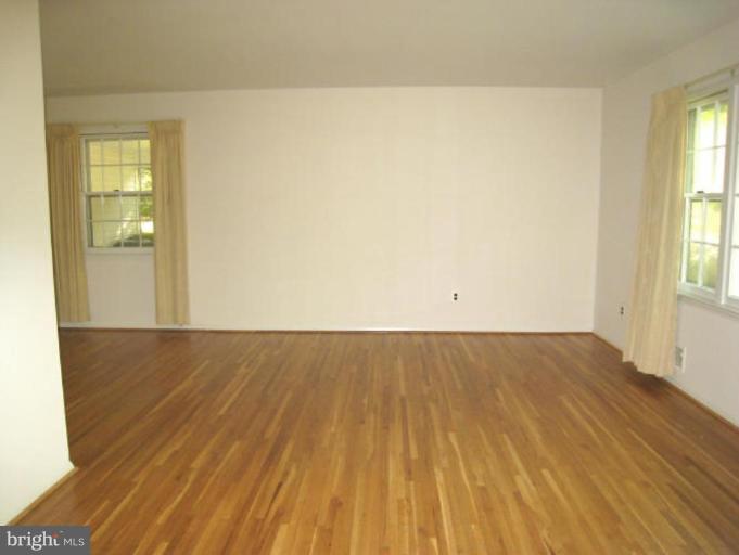 6149 Roxbury Avenue Springfield, VA 22152 - Photo 5 of 30 Living Room #3