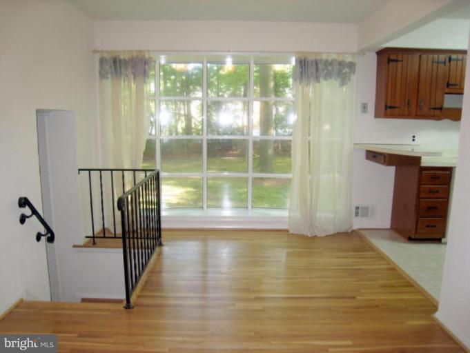 6149 Roxbury Avenue Springfield, VA 22152 - Photo 8 of 30 Breakfast Area