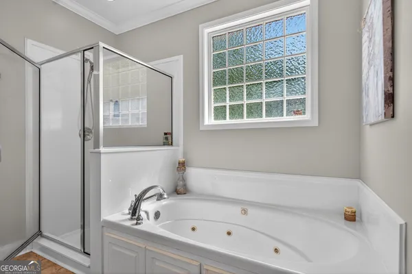 a view of a yard in front of house