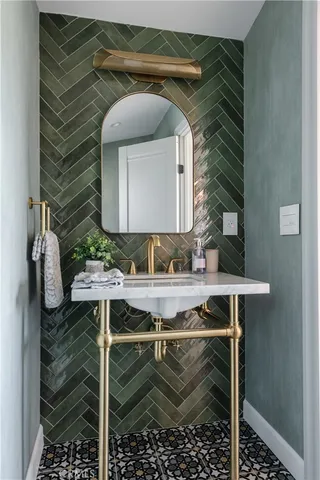 $1,799,000 | 2255 Talmadge Street, Los Angeles, CA 90027