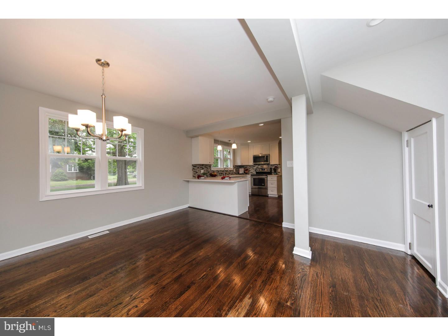 121 Swedesboro Road Gibbstown, NJ 08027 - Photo 9 of 17 Dining Room