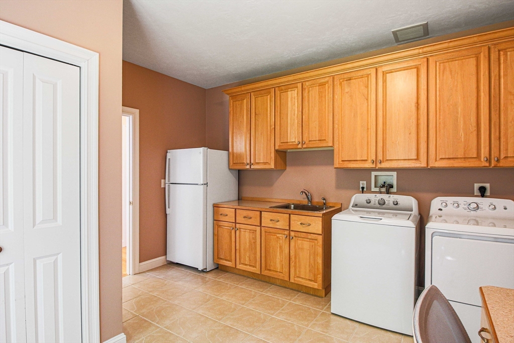 17 Dudley Road Mendon, MA 01756 - Photo 22 of 39