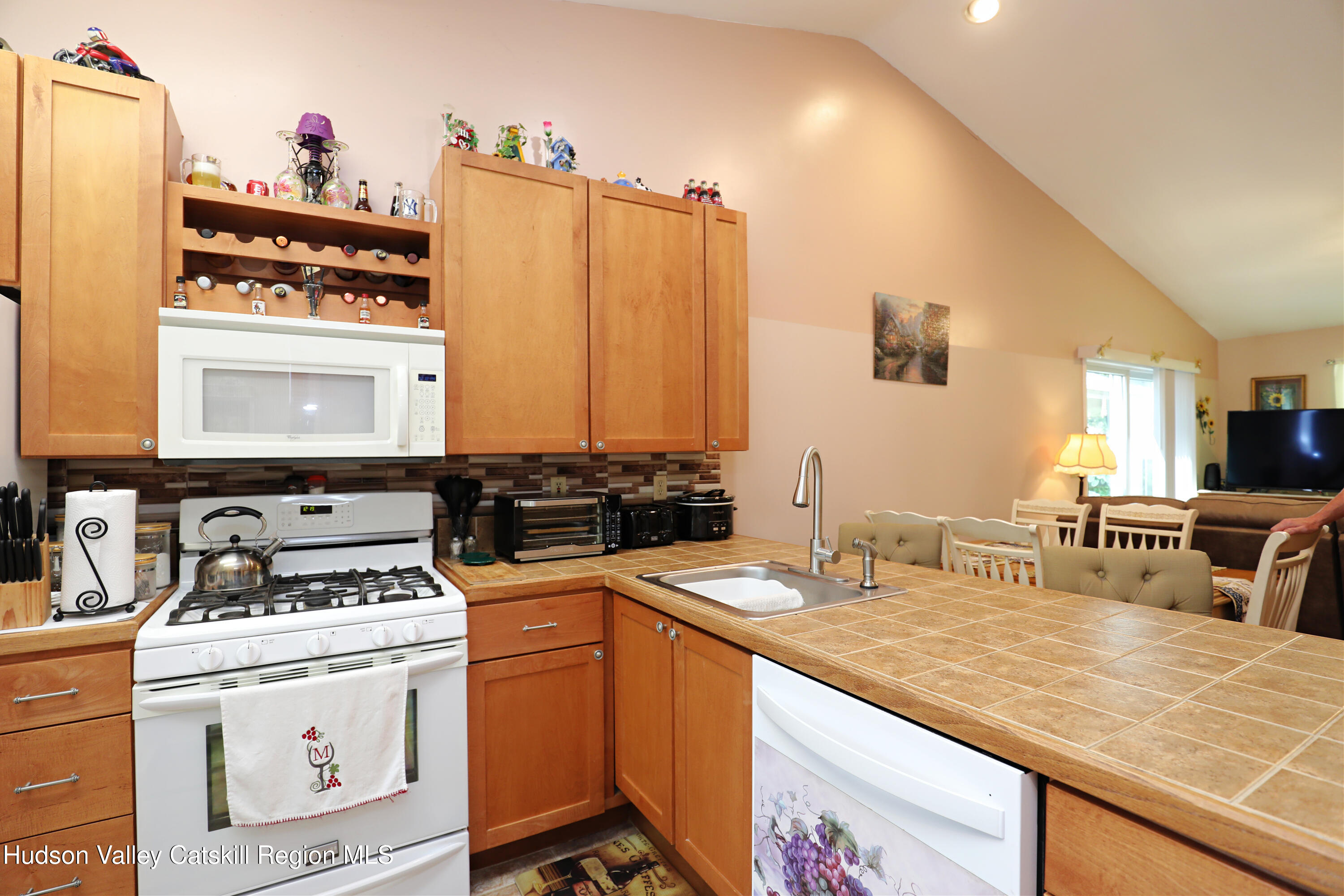 57 Red Maple Road Saugerties, NY 12477 - Photo 5 of 17 Kitchen2
