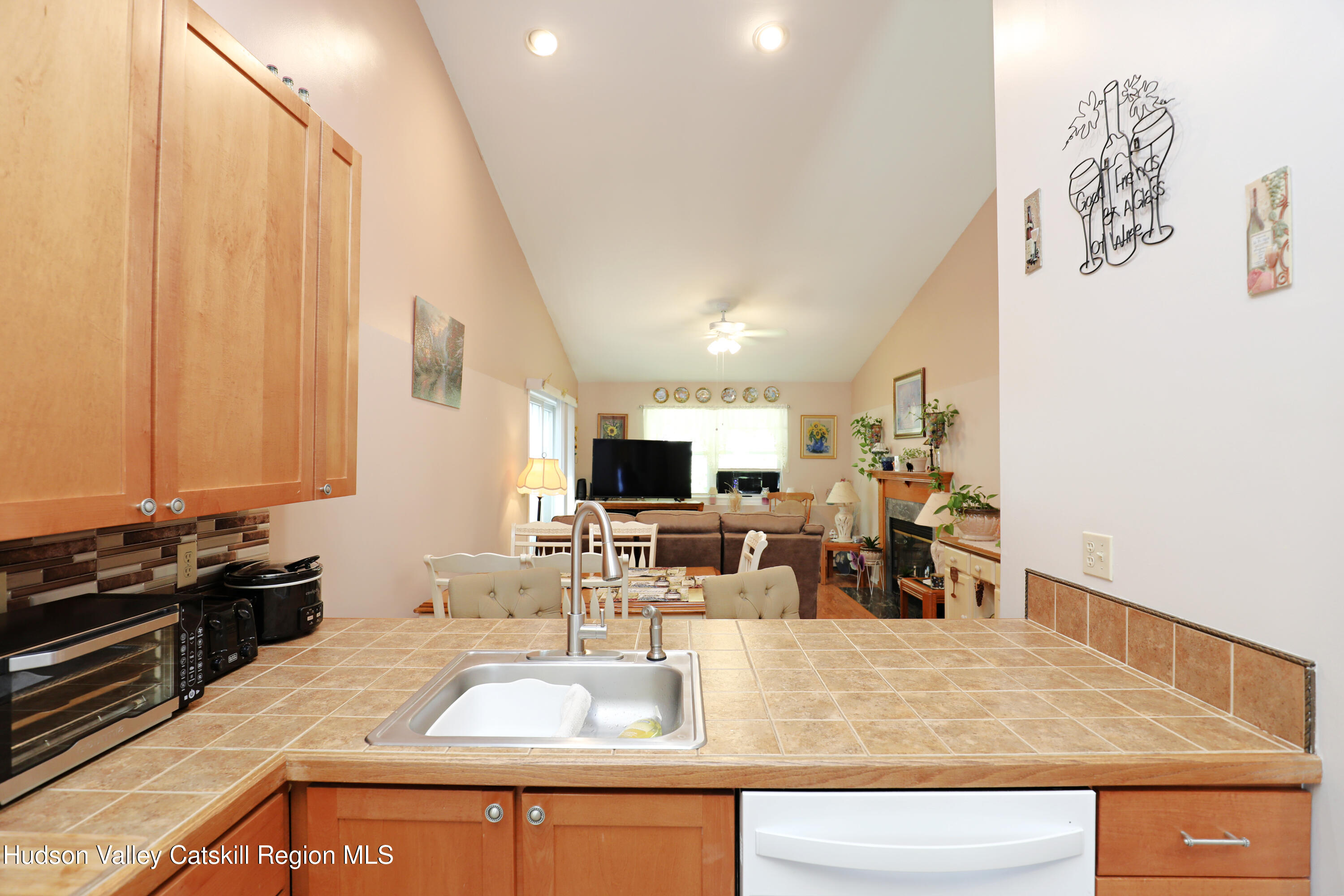 57 Red Maple Road Saugerties, NY 12477 - Photo 6 of 17 Living1