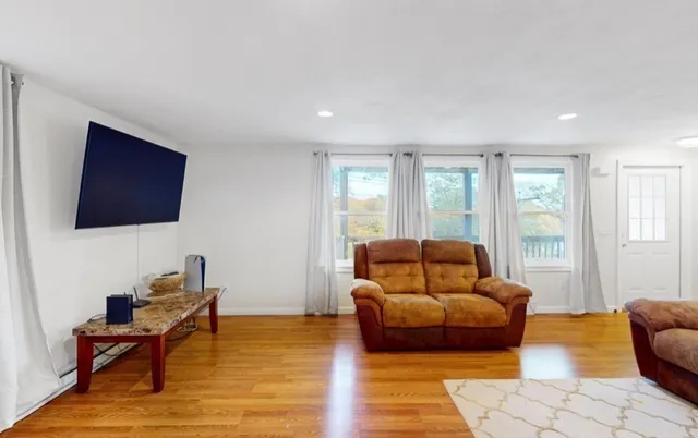 $450,000 | 5 B Swan Avenue, Worcester, MA 01602