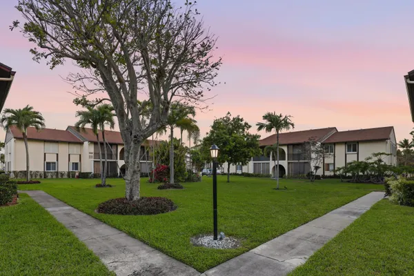 $185,000 | 3561 Tall Pine Way, Unit C2, Greenacres, FL 33463