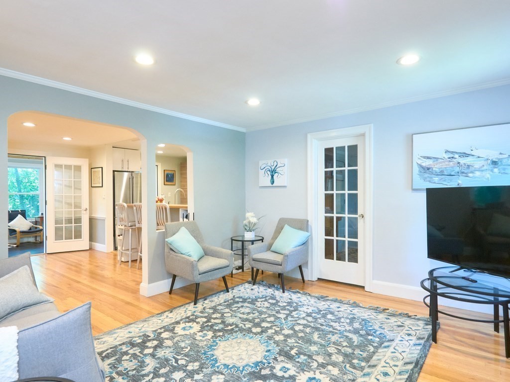 84 Roundwood Road Newton, MA 02464 - Photo 5 of 31 Gallery Image 5