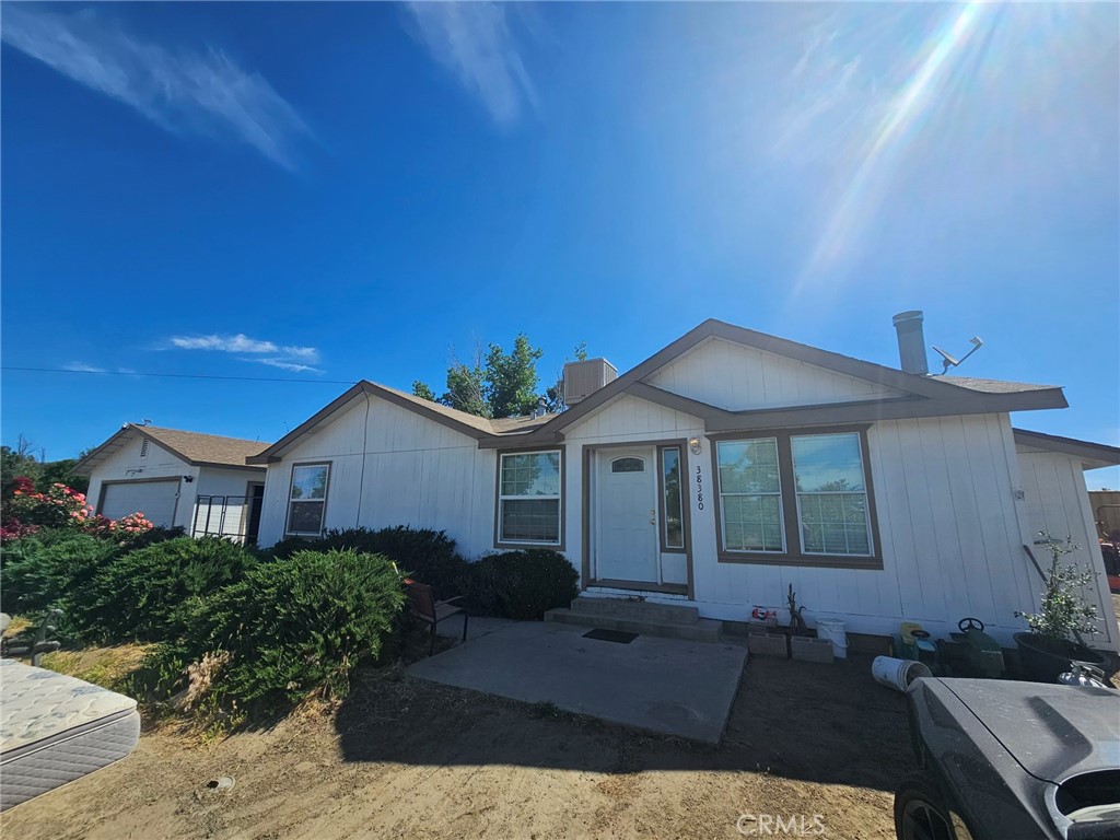 38380 Licon Road Anza, CA 92539 - Photo 1 of 1 a front view of a house with a yard