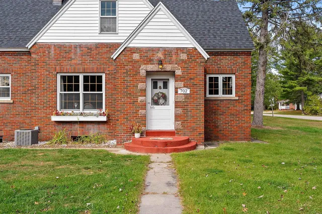$239,900 | 702 Mira Avenue, Crivitz, WI 54114