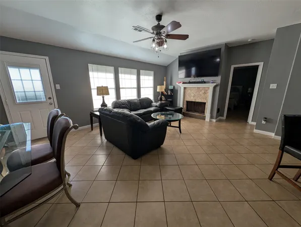 $1,950 | 714 North Vista Drive, Houston, TX 77073