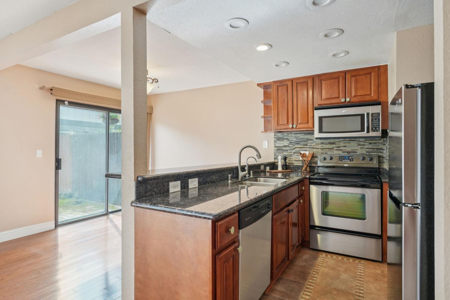 1353 Hood Road Sacramento, CA 95825 - Photo 9 of 40