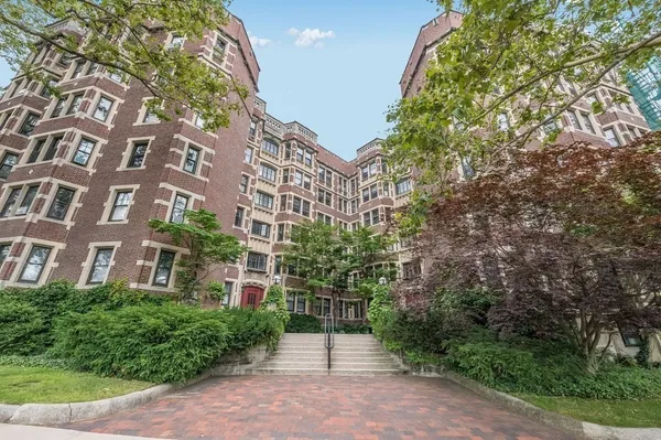 $4,200 | 993 Memorial Drive, Unit 102, Cambridge, MA 02138