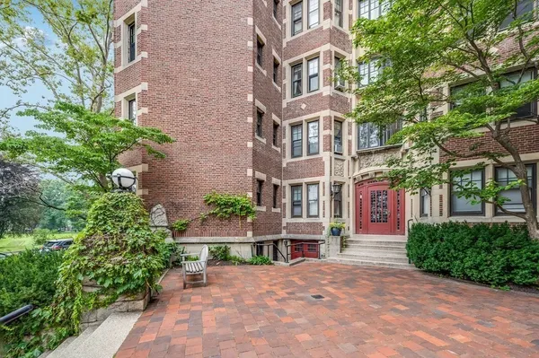 $4,200 | 993 Memorial Drive, Unit 102, Cambridge, MA 02138
