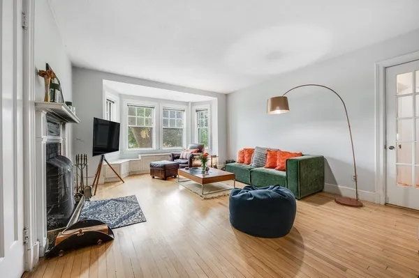 $4,200 | 993 Memorial Drive, Unit 102, Cambridge, MA 02138