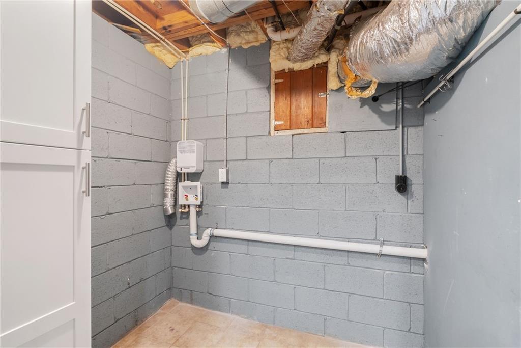 1449 Southland Vista Court Northeast, Unit B Atlanta, GA 30329 - Photo 14 of 26 a bathroom with a shower