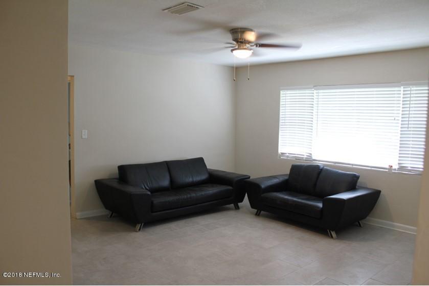 2844 Belair Road West Jacksonville, FL 32207 - Photo 4 of 16 family room