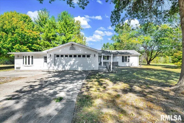 $324,900 | 20 Villa Court, Knoxville, IL 61448