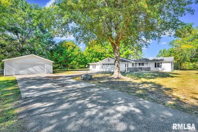 $385,000 | 20 Villa Court, Knoxville, IL 61448