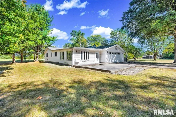 $324,900 | 20 Villa Court, Knoxville, IL 61448