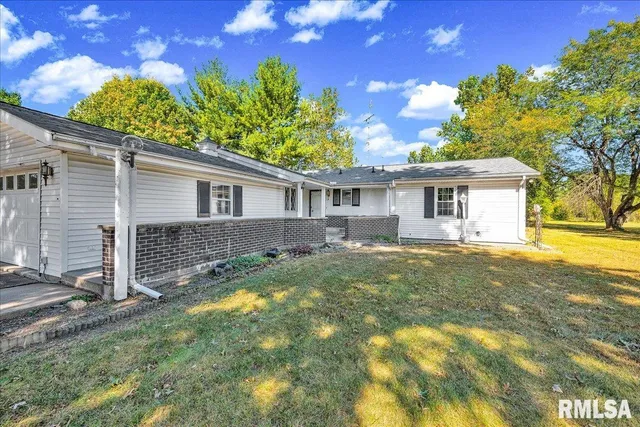 $385,000 | 20 Villa Court, Knoxville, IL 61448