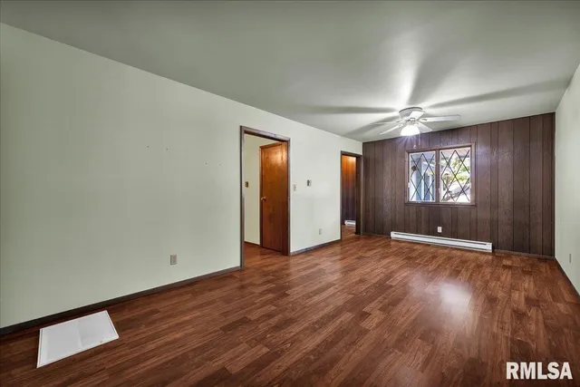 $385,000 | 20 Villa Court, Knoxville, IL 61448