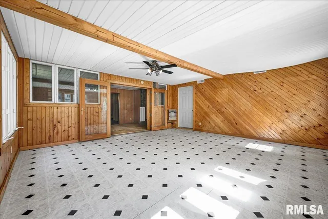 $385,000 | 20 Villa Court, Knoxville, IL 61448