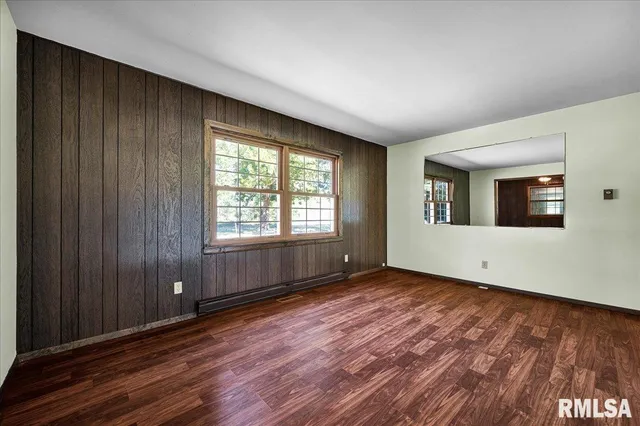 $385,000 | 20 Villa Court, Knoxville, IL 61448