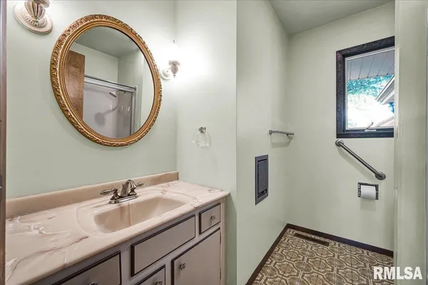 $324,900 | 20 Villa Court, Knoxville, IL 61448