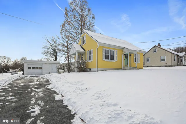 a view of house with a outdoor space