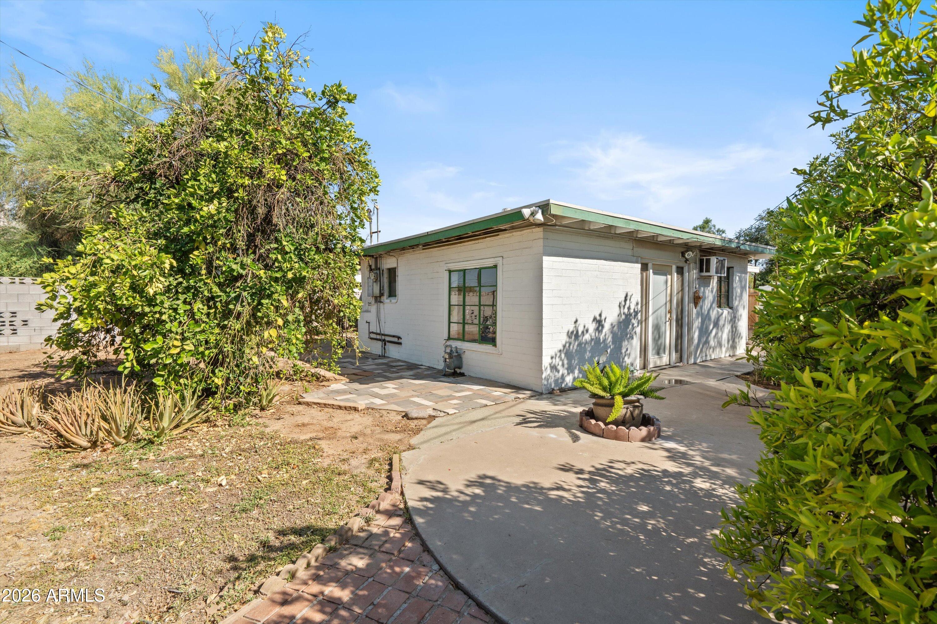 1130 East Colter Street Phoenix, AZ 85014 - Photo 31 of 37 04-Back of Home