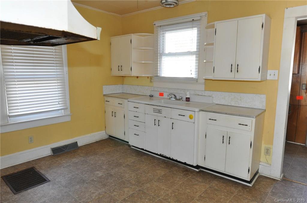 121 Henry Street Chester, SC 29706 - Photo 4 of 9 Gallery Image 4