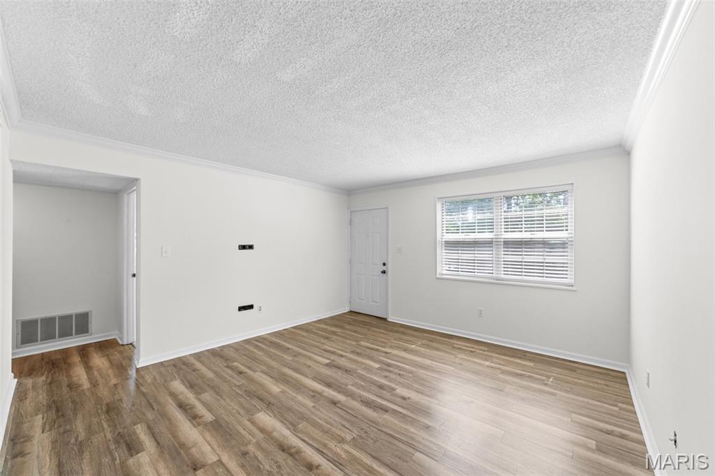 1509 Swallow Drive St. Louis, MO 63144 - Photo 7 of 29