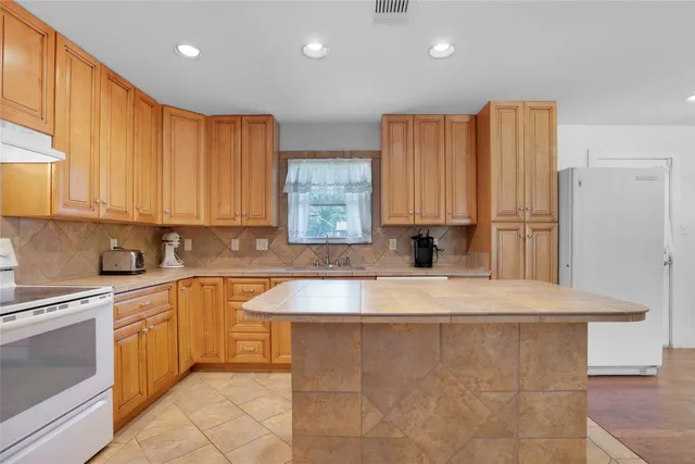 $319,900 | 661 West South Street, Bertram, TX 78605