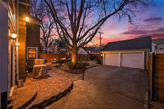 $685,000 | 624 West 70th Terrace, Kansas City, MO 64113