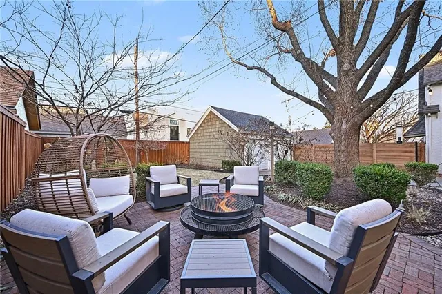 $685,000 | 624 West 70th Terrace, Kansas City, MO 64113