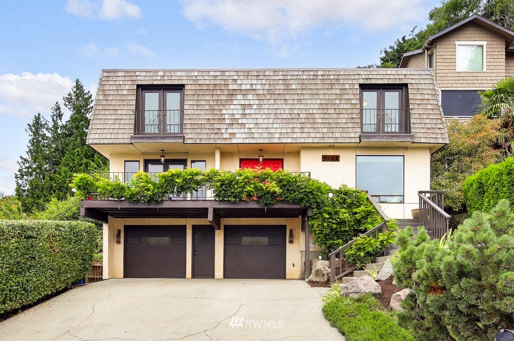 5422 Southwest Angeline Street Seattle, WA 98116 - Photo 1 of 36 Gallery Image 1