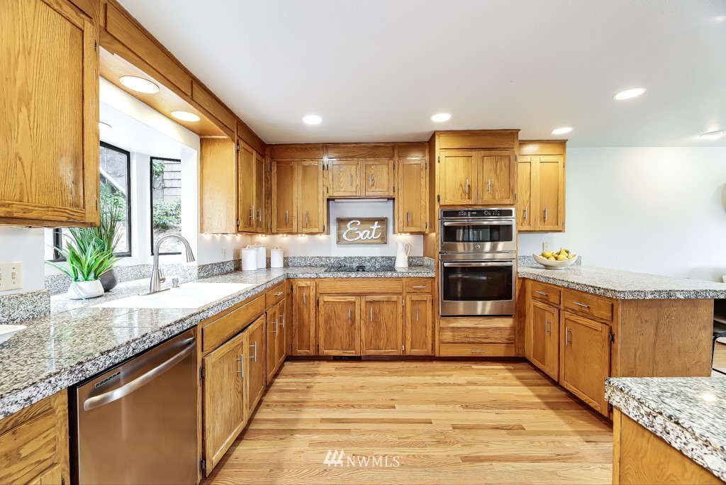 5422 Southwest Angeline Street Seattle, WA 98116 - Photo 12 of 36 Gallery Image 12