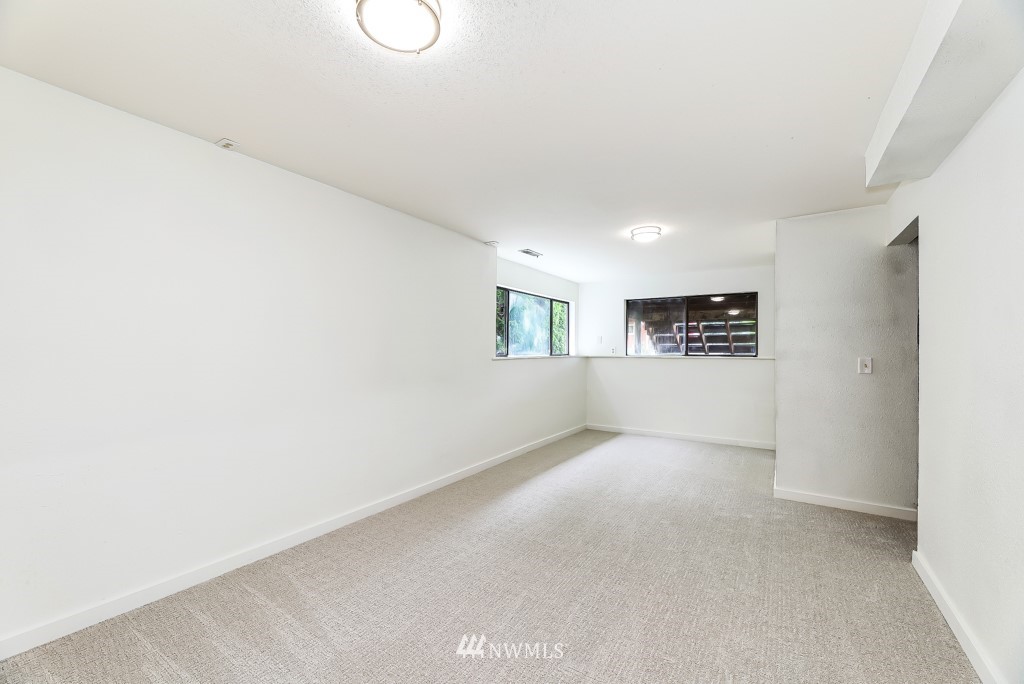 5422 Southwest Angeline Street Seattle, WA 98116 - Photo 26 of 36 Gallery Image 26