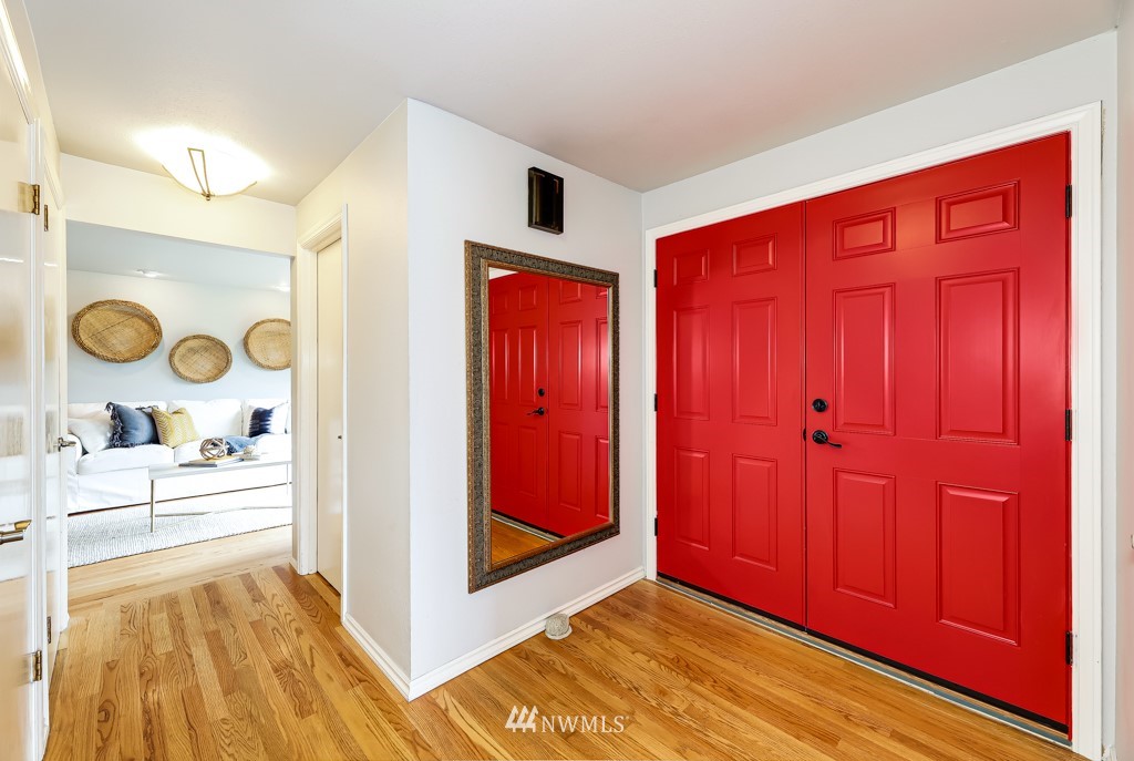 5422 Southwest Angeline Street Seattle, WA 98116 - Photo 4 of 36 Gallery Image 4