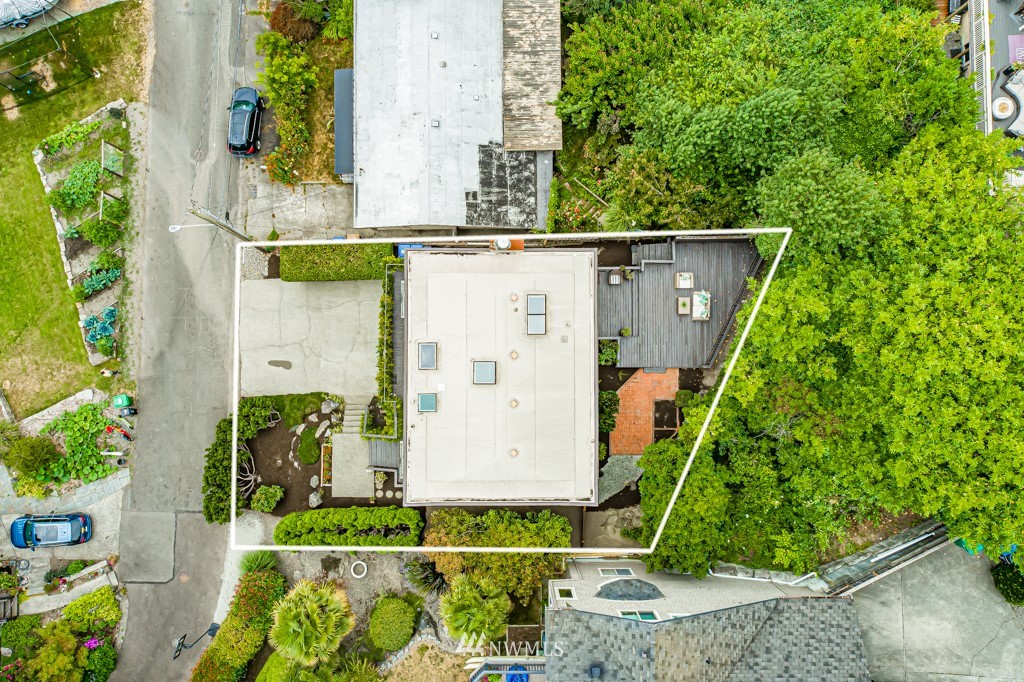 5422 Southwest Angeline Street Seattle, WA 98116 - Photo 34 of 36 Gallery Image 34