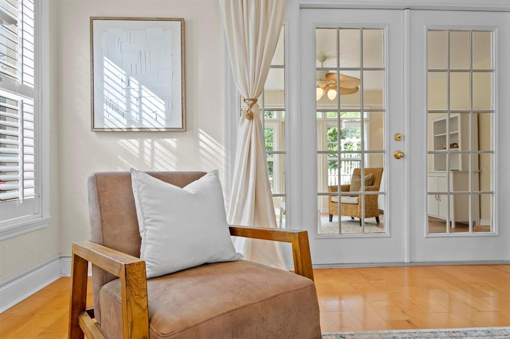 309 Park Ridge Avenue Temple Terrace, FL 33617 - Photo 13 of 60 a living room with furniture and a window