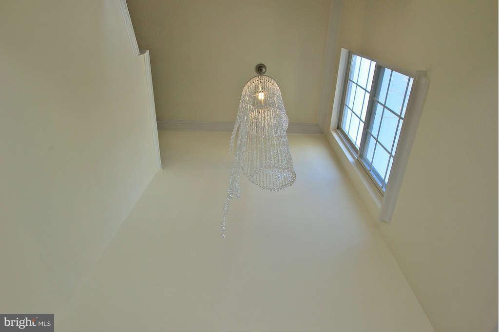 14807 Edman Road Centreville, VA 20121 - Photo 11 of 29 Interior (General)