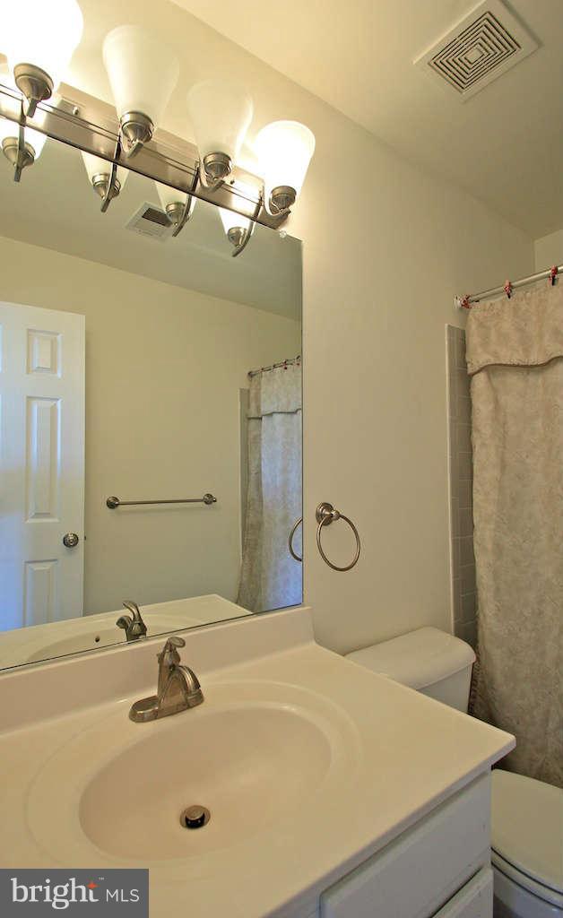14807 Edman Road Centreville, VA 20121 - Photo 16 of 29 Bath