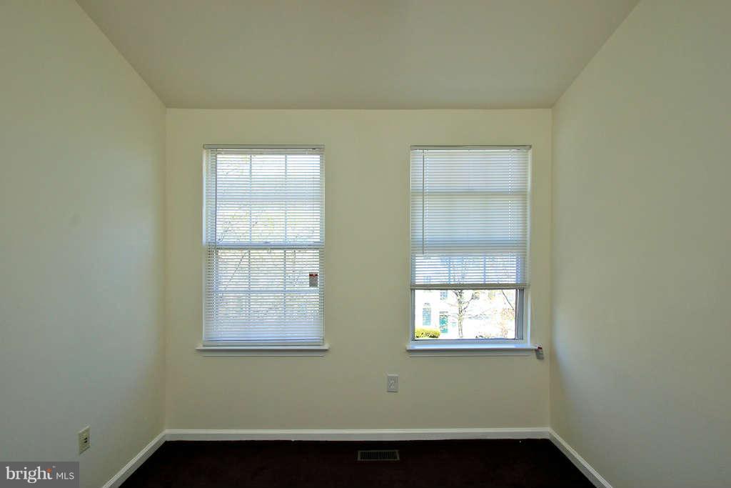 14807 Edman Road Centreville, VA 20121 - Photo 21 of 29 Bedroom